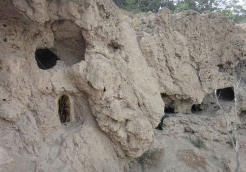 غار رئیس نیاسر