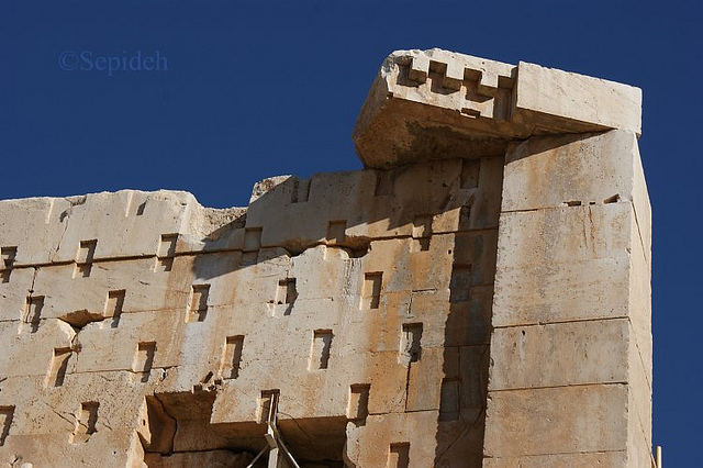 مقبره کمبوجیه ( زندان سلیمان ) کمبوجیه 4 مقبره کمبوجیه ( زندان سلیمان )