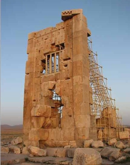 مقبره کمبوجیه ( زندان سلیمان ) کمبوجیه 7 مقبره کمبوجیه ( زندان سلیمان )