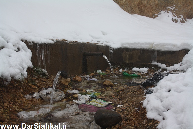 لاریخانی چشمه آب معدنی لاریخانی 