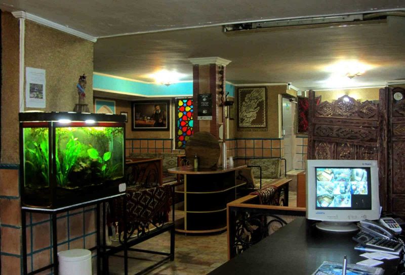 مکث 3 رستوران سنتی مکث کرمان