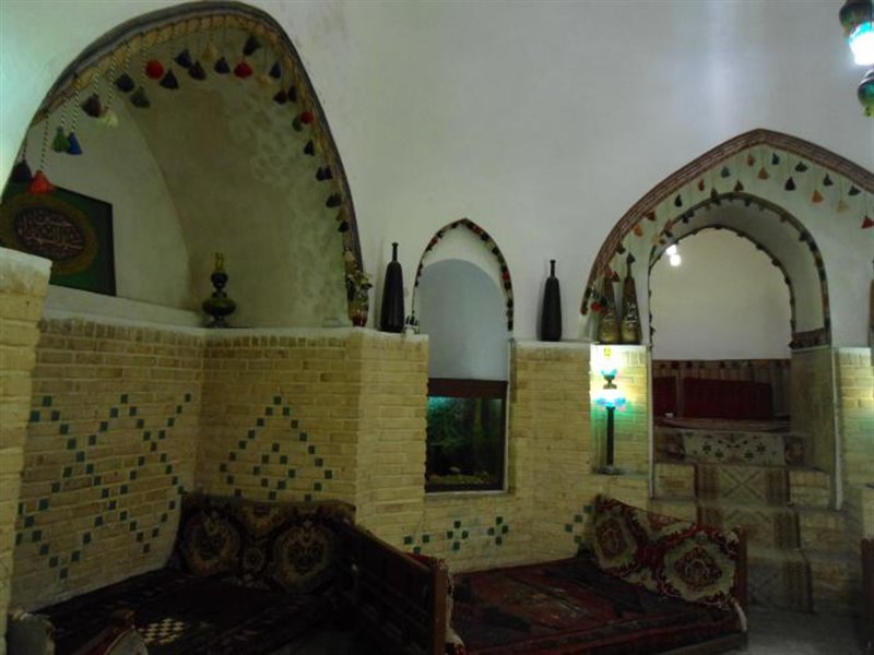 685 سفره خانه یان یان خرمدره