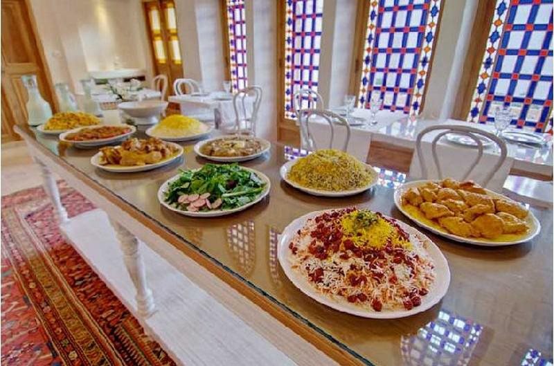 327 رستوران خانه منوچهری ها کاشان