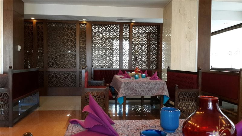 8-4 رستوران سنتی سی نور مشهد