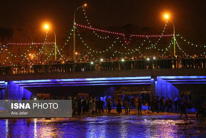 جاری شدن دوباره آب در زاینده رود اصفهان جاری شدن دوباره آب در زاینده رود اصفهان