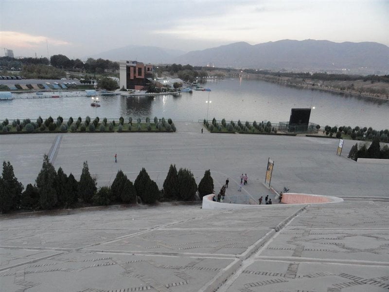  دریاچه استادیوم آزادی
