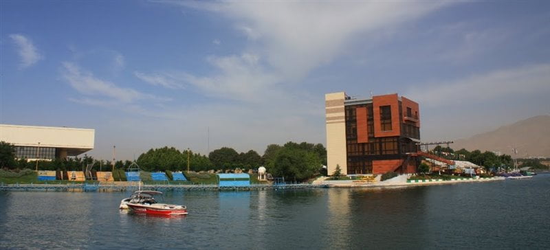  دریاچه استادیوم آزادی