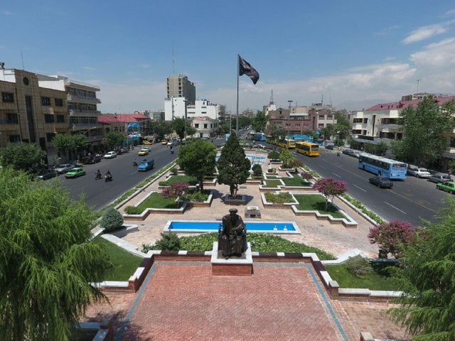  نسخه میدان بهارستان را چه کسی می‌پیچد؟