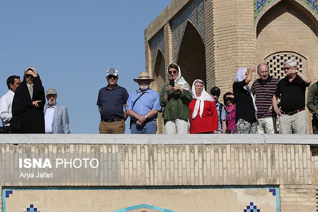  بستن قرارداد با راهنماهای گردشگری اجباری شد