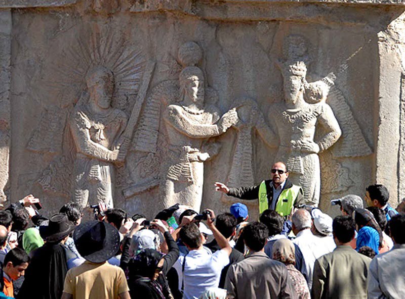 باید بستر مناسب برای استقبال از گردشگران فراهم شود باید بستر مناسب برای استقبال از گردشگران فراهم شود