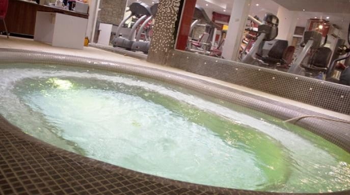 استخر مجموعه ورزشی آرشیدا استخر مجموعه ورزشی آرشیدا