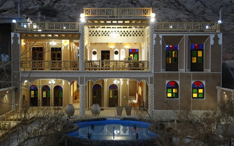  اقامتگاه بوم گردی باغ دو سرو تفت