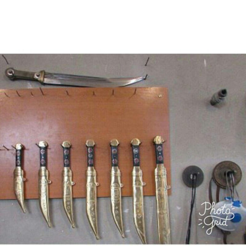 جلوه های هنر چاقوسازی در آهنگری های سنتی ملکشاهی جلوه های هنر چاقوسازی در آهنگری های سنتی ملکشاهی