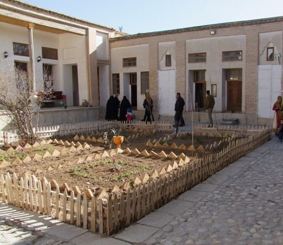 هتل سنتی چالشتر شهرکرد