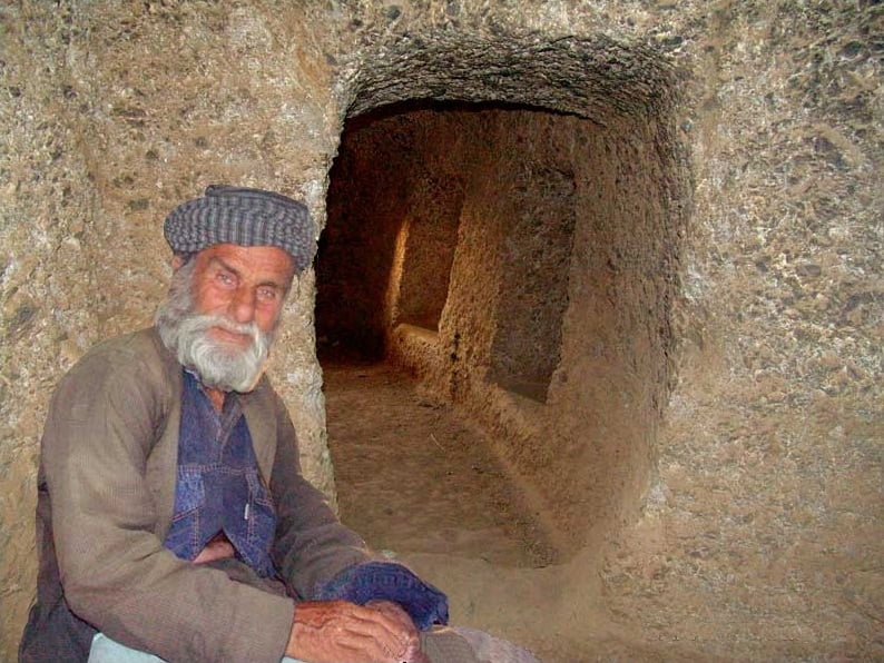 غار سنگی حسین کوهکن غار سنگی حسین کوهکن