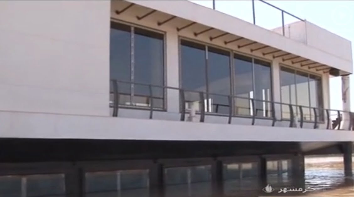  اولین رستوران شناور ایران، امروز به آب انداخته شد