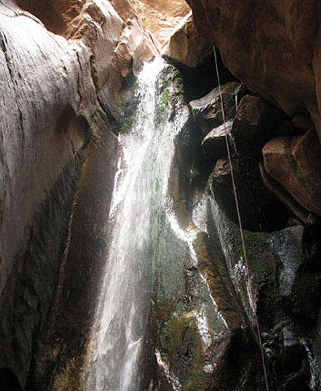 آبشار سیمک جاهای دیدنی کرمان در بهار