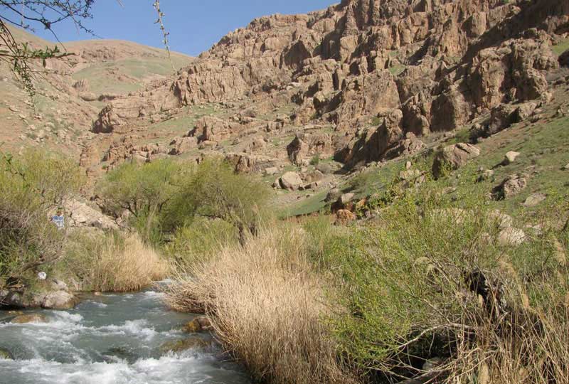 آبشارهای ونایی جاهای دیدنی بروجرد در بهار