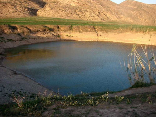 تالاب زمزم جاهای دیدنی ایلام در بهار