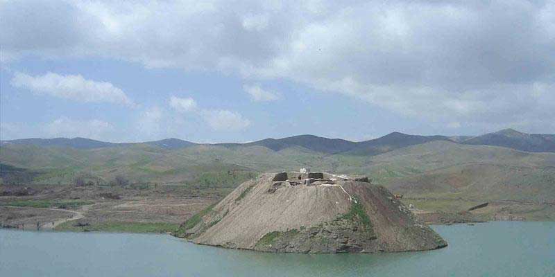 تپه قرق جاهای دیدنی بروجرد در بهار