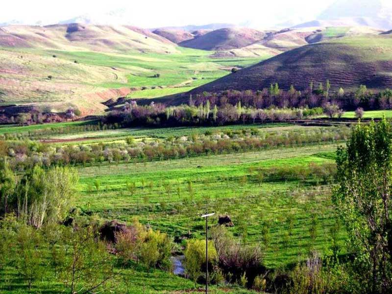 روستای کرکیخان جاهای دیدنی بروجرد در بهار
