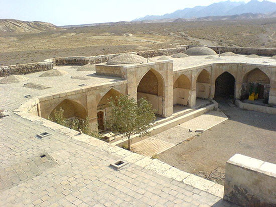 قصر بهرام جاهای دیدنی سمنان در بهار