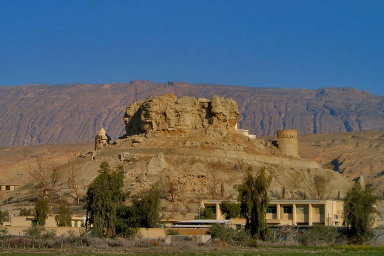 جاهای دیدنی بندرعباس در بهار قلعه فین جاهای دیدنی بندرعباس در بهار
