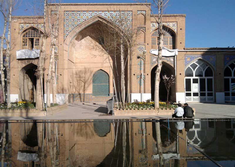 مسجد امام جاهای دیدنی بروجرد در بهار
