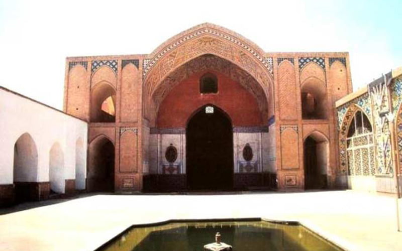 مسجد جامع جاهای دیدنی کاشان در بهار