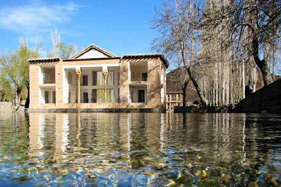 چشمه علی جاهای دیدنی سمنان در بهار