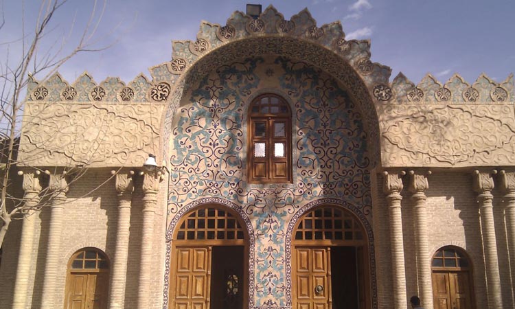 کتابخانه ملی کرمان جاهای دیدنی کرمان در بهار