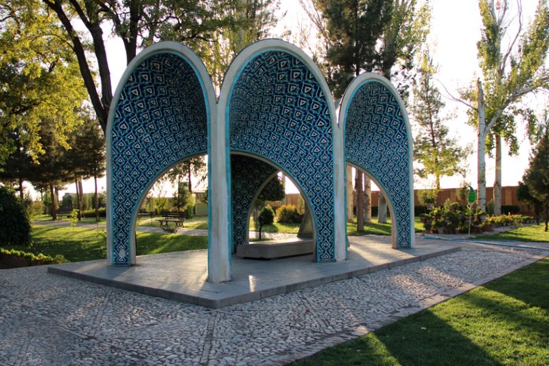 کمال الملک جاهای دیدنی نیشابور در تابستان