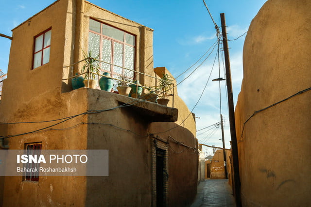 خنجر معماری غرب بر بدنه سنتی یزد خنجر معماری غرب بر بدنه سنتی یزد