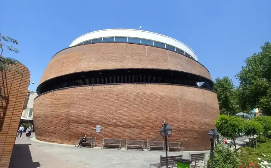 Roya Park Tehran ; Iran's first optical illusion museum
