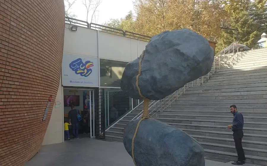 Roya Park Tehran ; Iran's first optical illusion museum