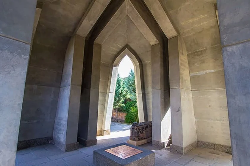 آرامگاه اوحدی مراغه
