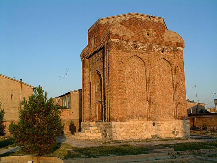 گنبد سرخ مراغه
