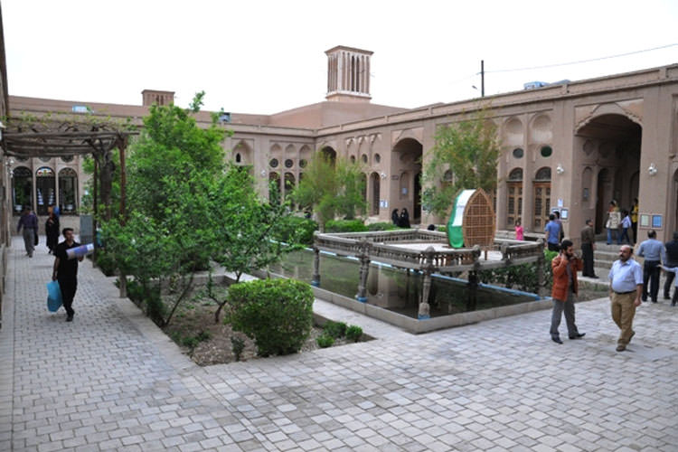 خانه لاری ها