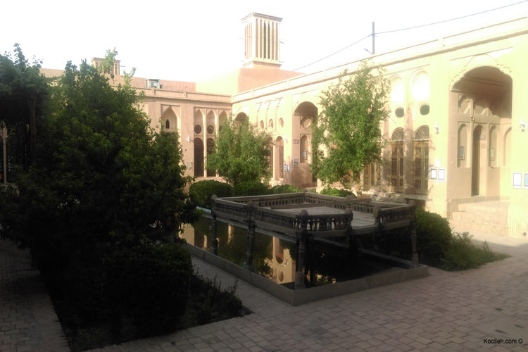 خانه لاری ها