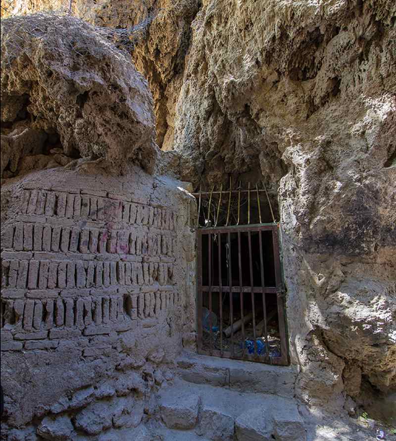 غار رئیس نیاسر