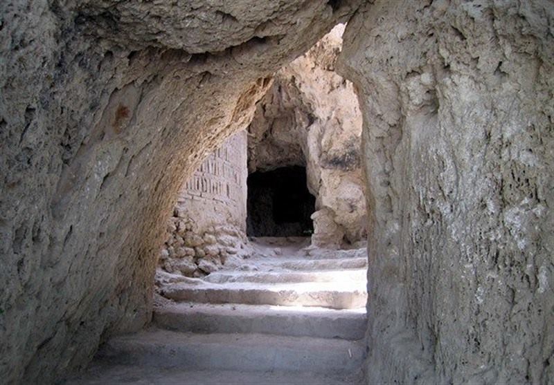 غار رئیس نیاسر