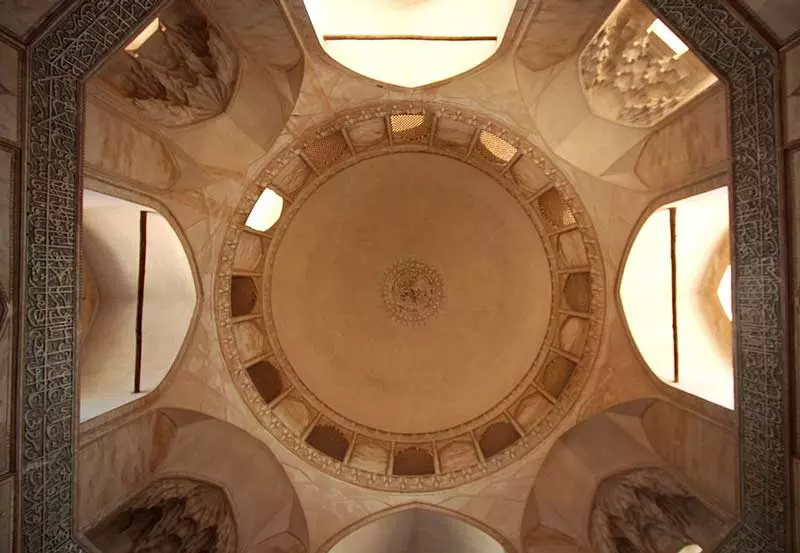 مسجد و مدرسه آقابزرگ
