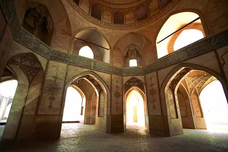 مسجد و مدرسه آقابزرگ