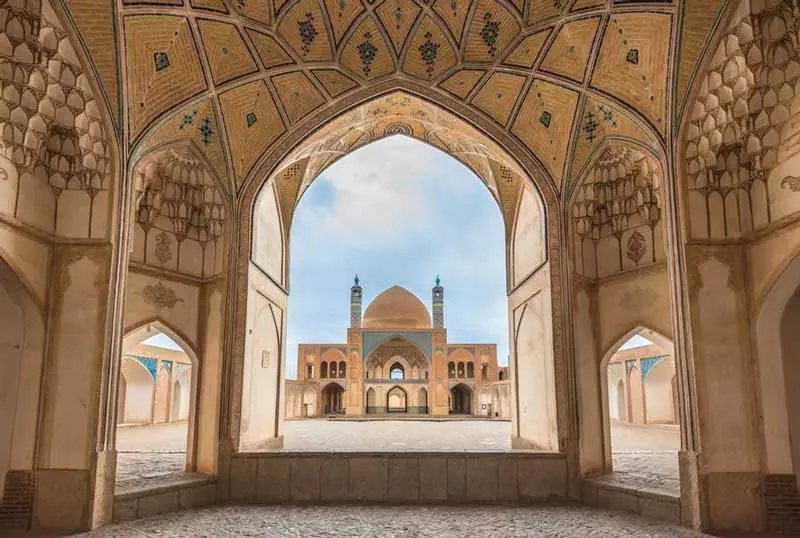 مسجد و مدرسه آقابزرگ