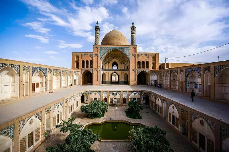 مسجد و مدرسه آقابزرگ