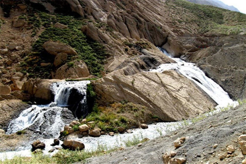 چشمه کوهرنگ چشمه کوهرنگ چشمه کوهرنگ