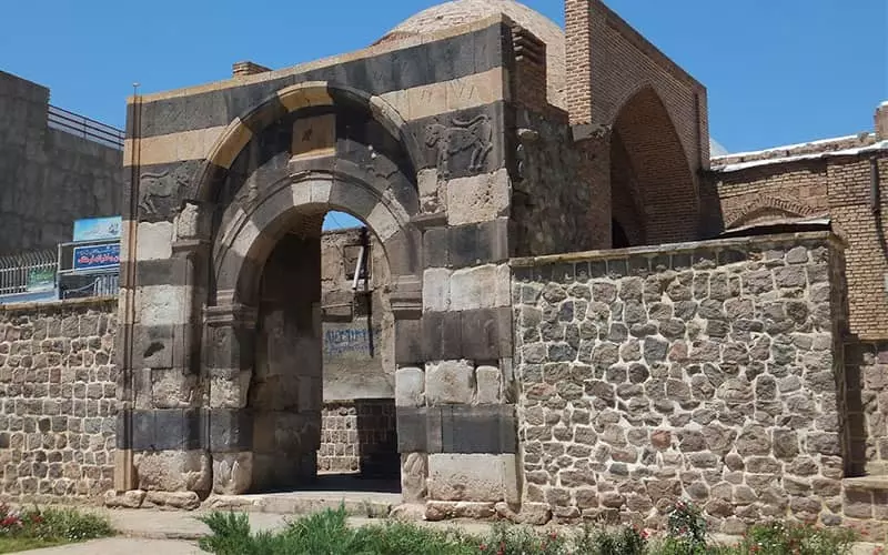 دروازه سنگی خوی