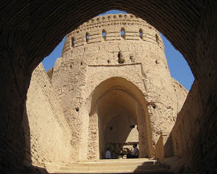 نارین قلعه میبد 