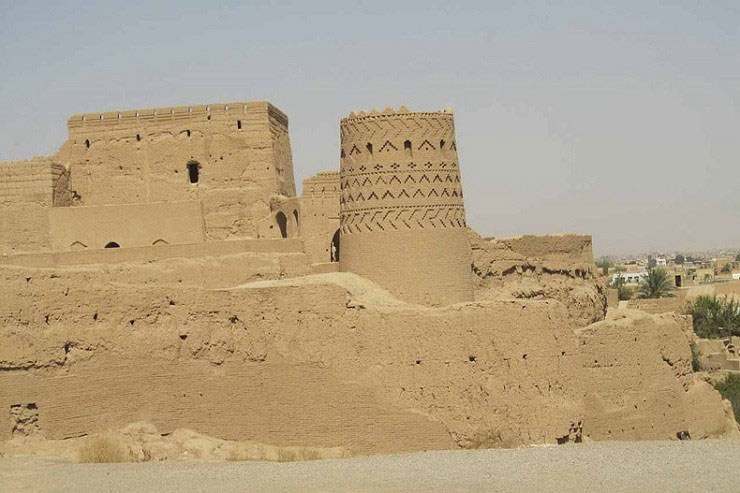 نارین قلعه میبد 