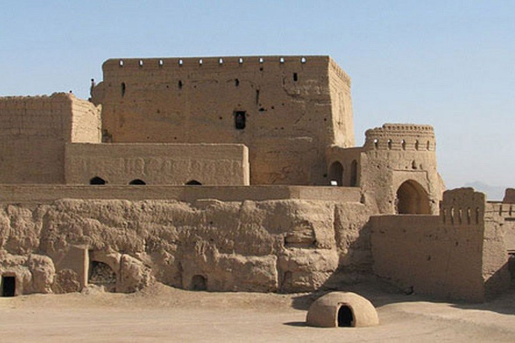 نارین قلعه میبد 